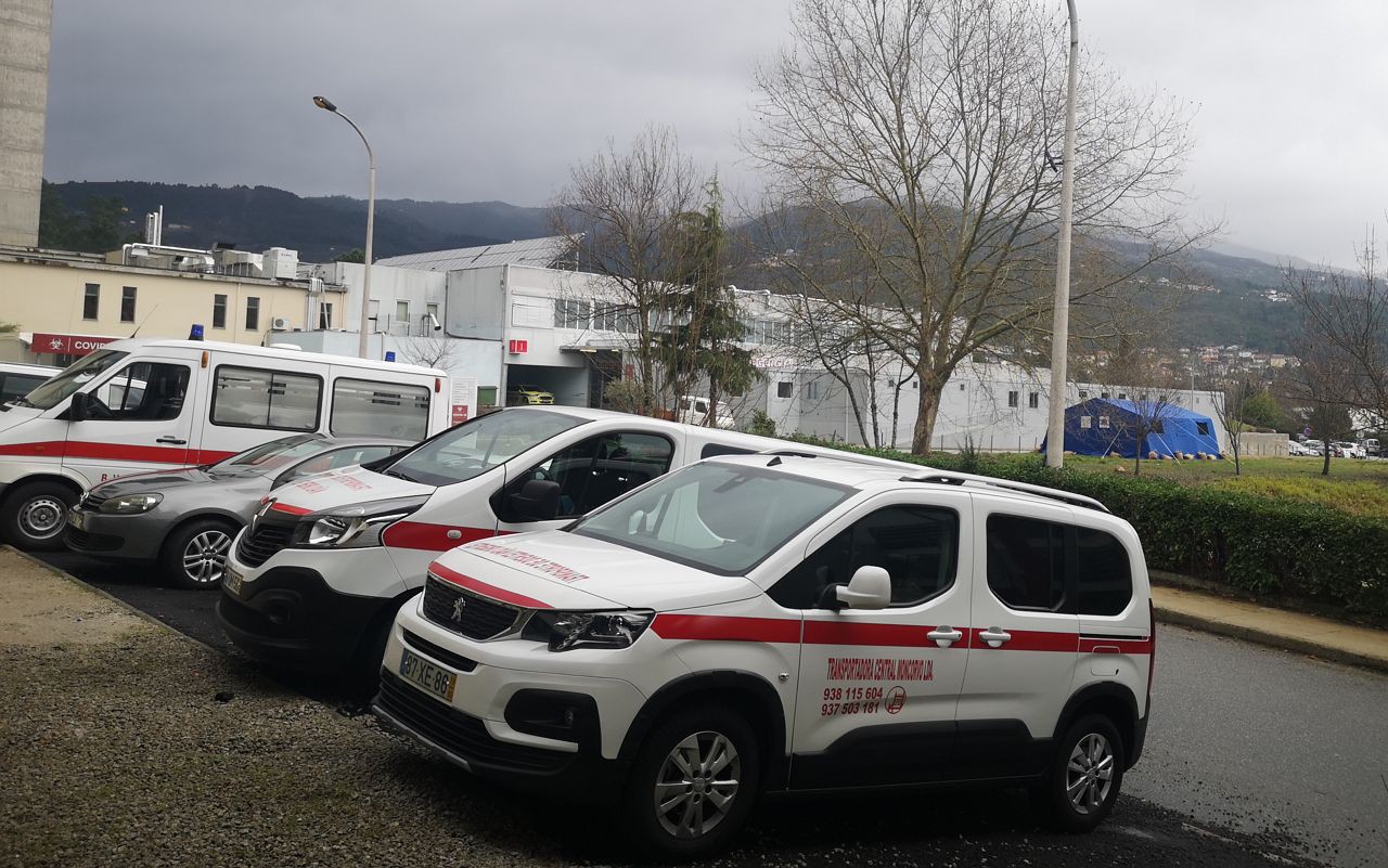 Tendas para apoio a bombeiros colocadas nos hospitais de Vila Real