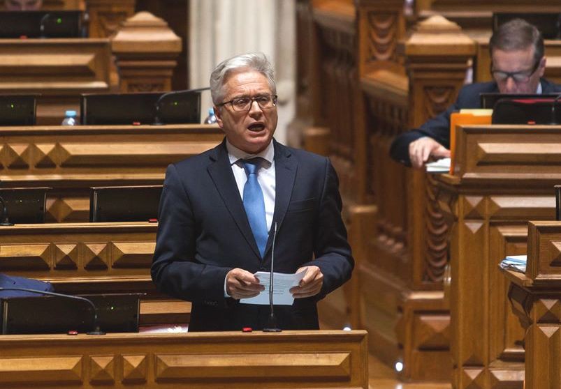 PSD chama ao parlamento população afetada por linha de alta tensão
