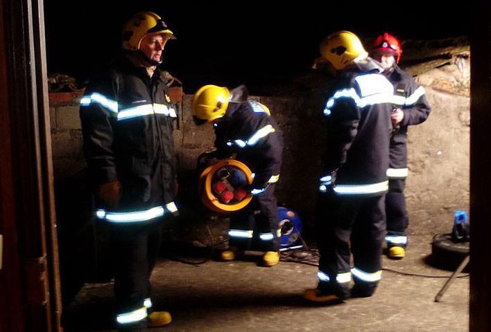 Casal e filha desalojados após incêndio na sua habitação em Vidago