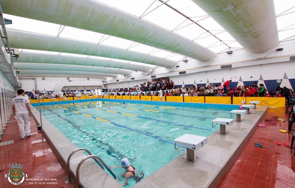 Piscina municipal coberta reabre na segunda-feira