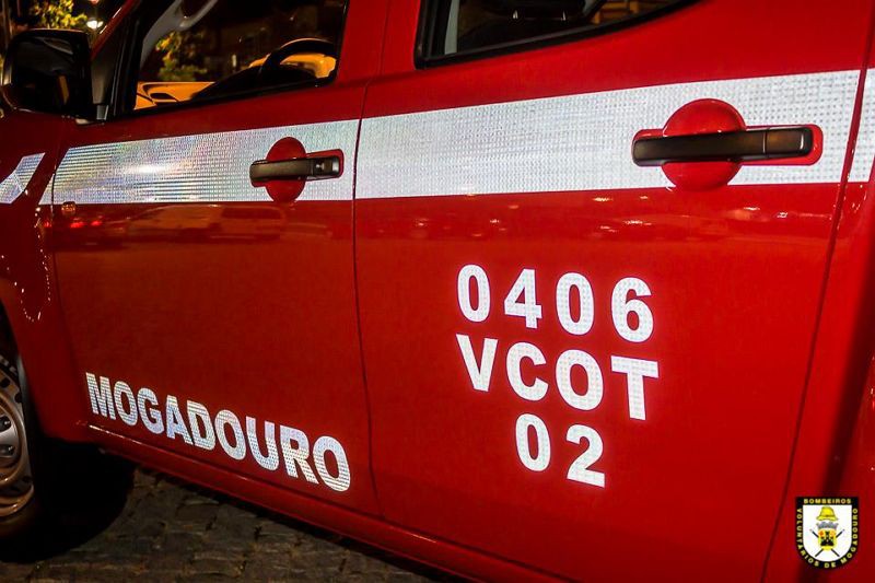 Quatro pessoas desalojadas em incêndio numa habitação em Meirinhos