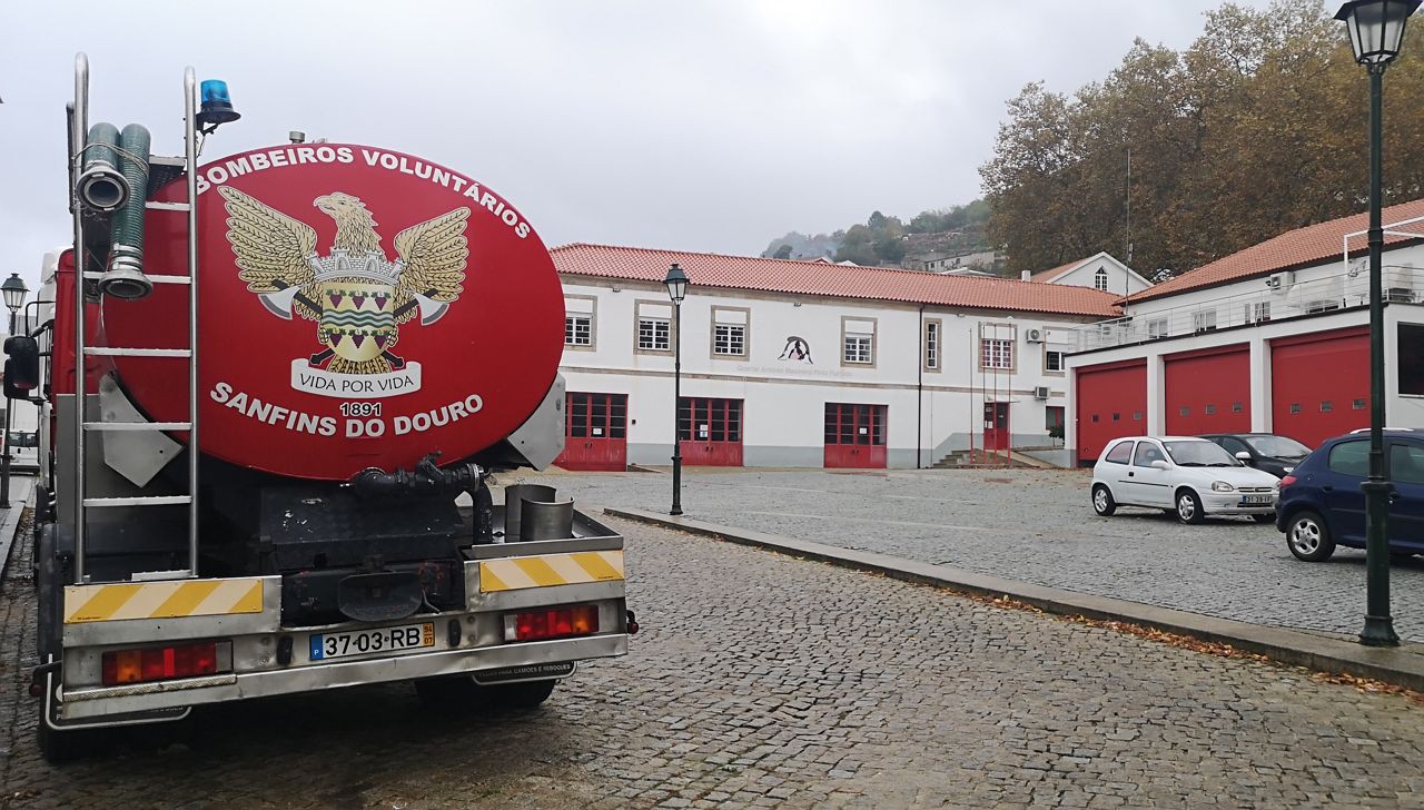 Reabrem bombeiros e a escola de Sanfins do Douro em Alijó
