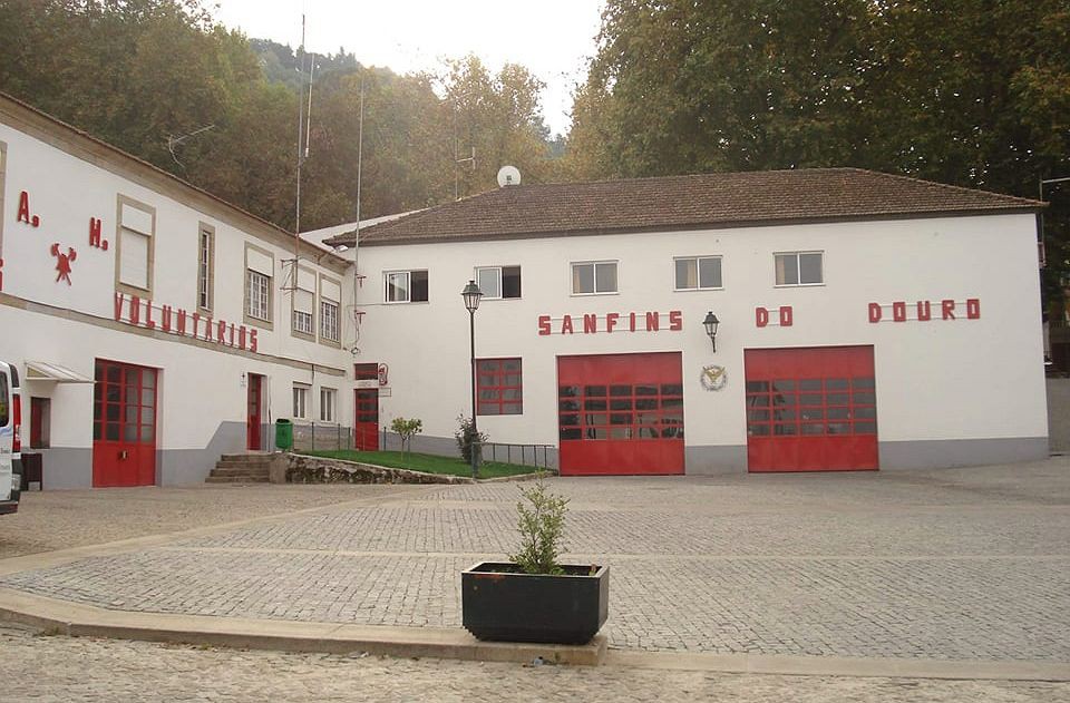 Os bombeiros de Sanfins do Douro fecharam temporariamente o quartel