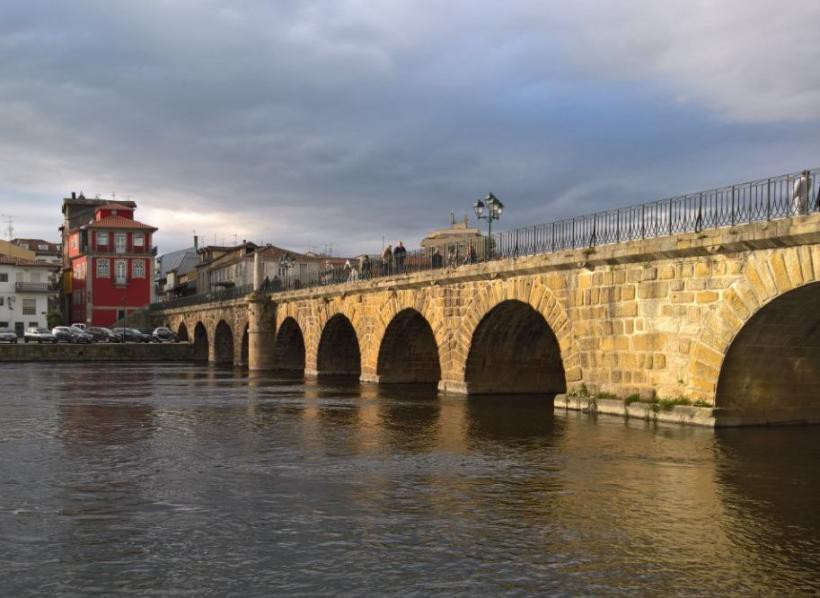 Referendo divide comerciantes das duas margens do rio em Chaves