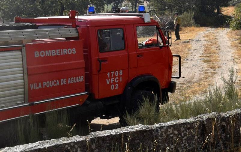 Veículo dos bombeiros capotou e provocou ferido ligeiro em Vila Pouca de Aguiar