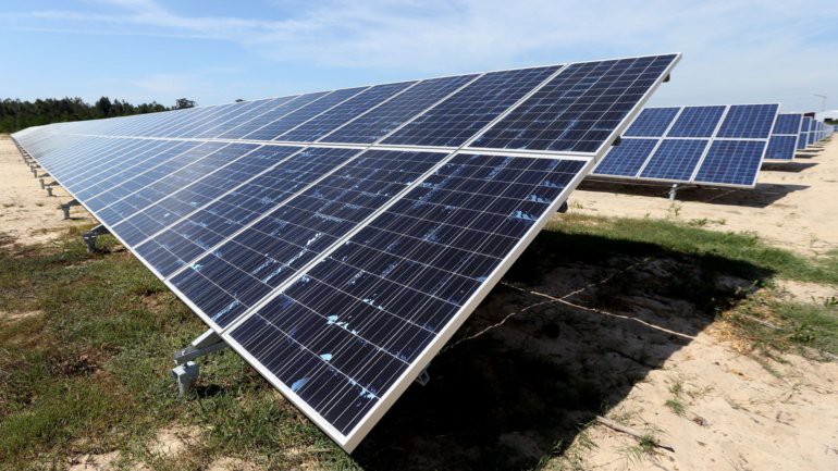 Central fotovoltaica em Mogadouro estimula emprego em tempos de crise pandémica