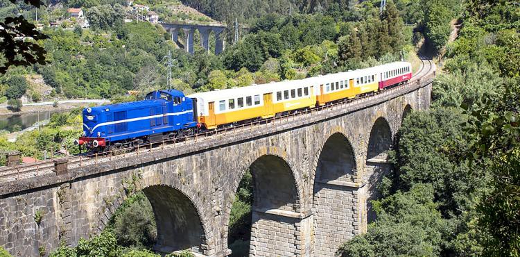 Comboio histórico volta a ligar o Porto ao Pocinho