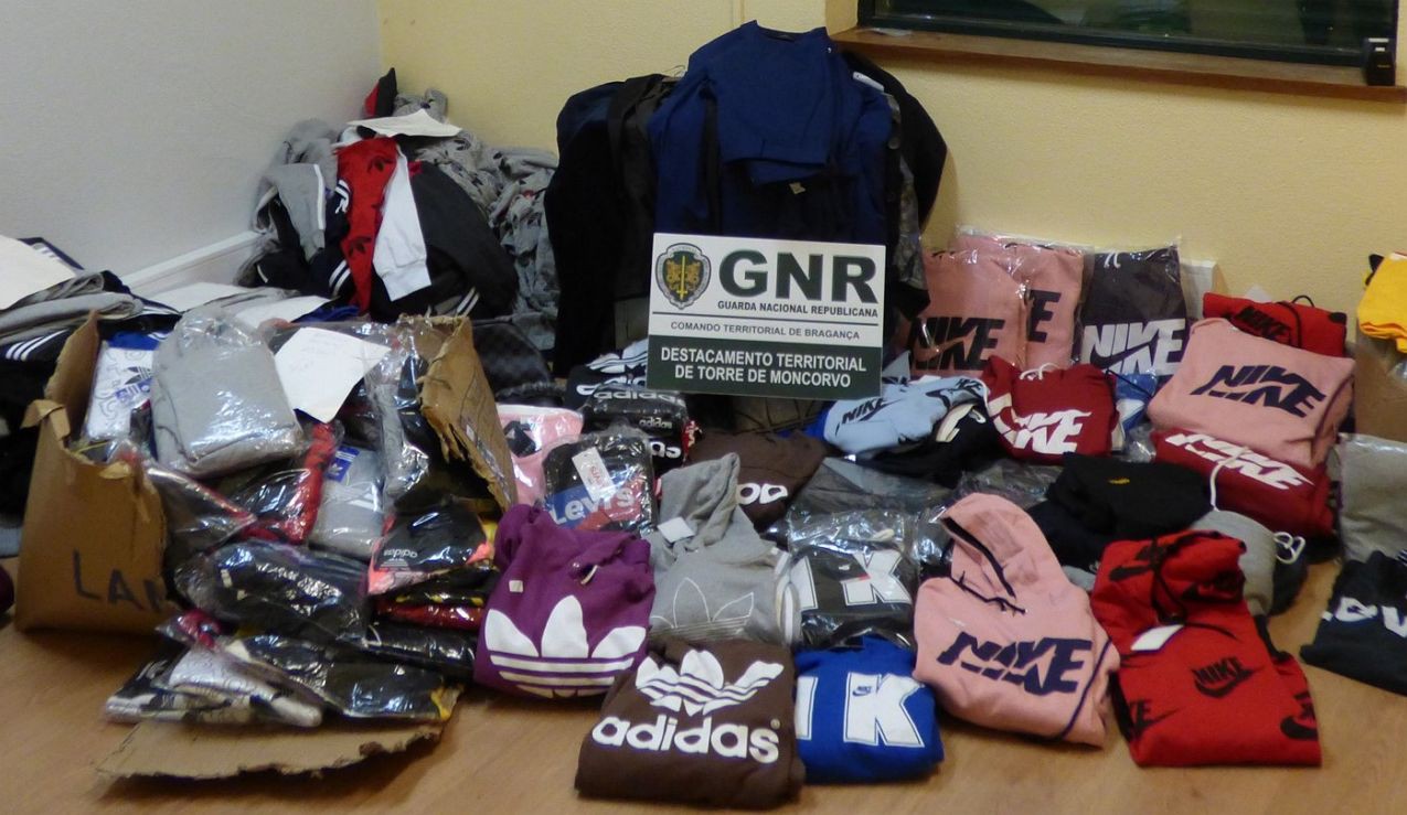 GNR de Moncorvo aprende 400 peças de vestuários contrafeito