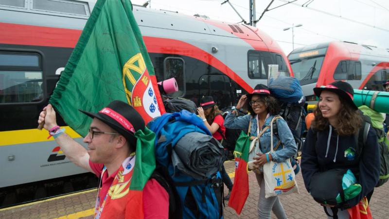 Emigrantes vão poder regressar a Portugal no verão sem quarentena