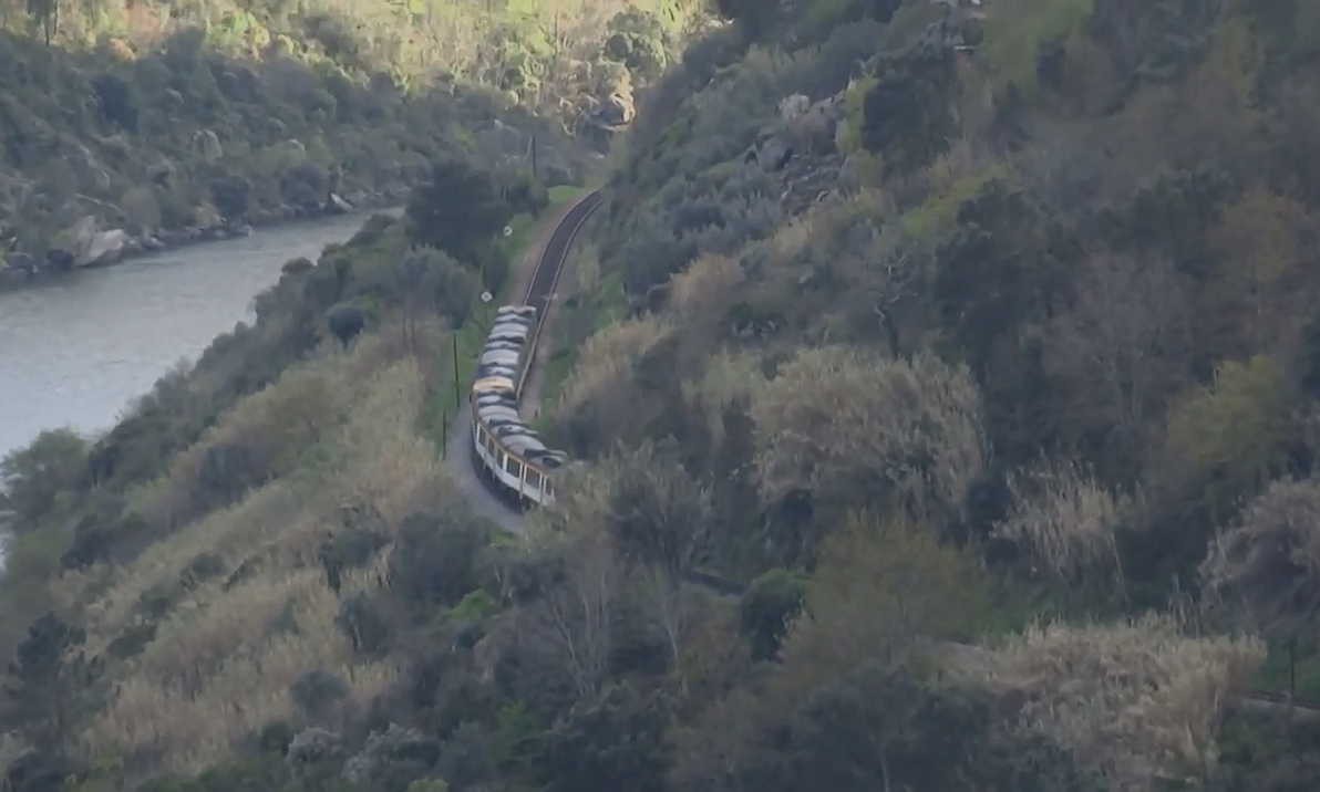 Atropelamento ferroviário causa morte a homem e corta linha do Douro