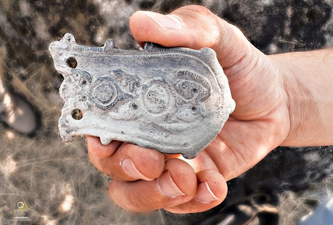 Escavação arqueológica revela fivela que indicia ocupação visigótica