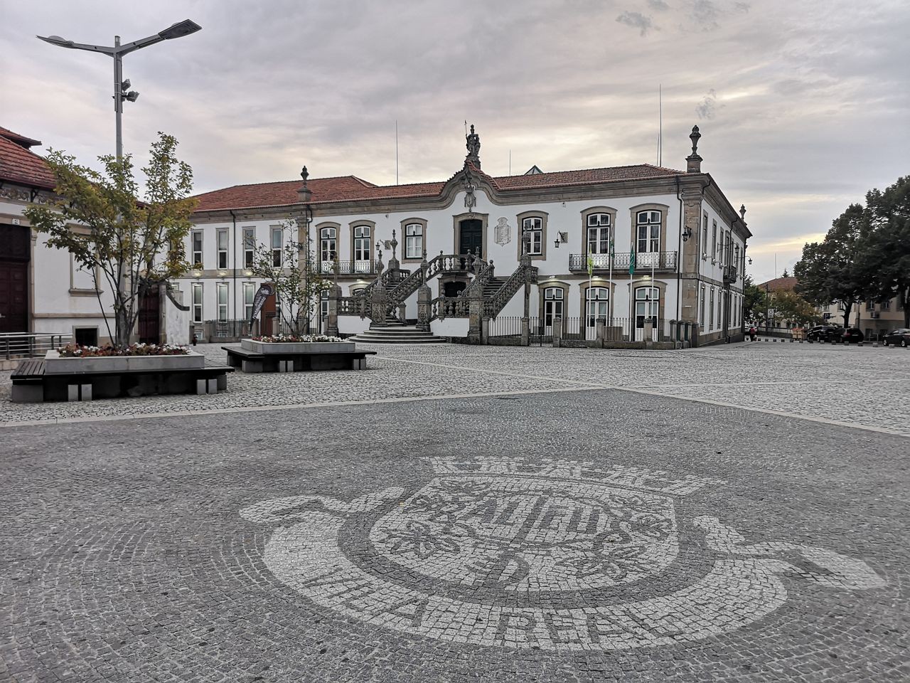 Câmara de Vila Real adota novas medidas e limitações de serviços