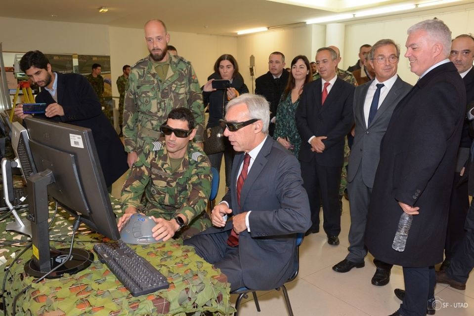 Ministro da Defesa destaca aposta tecnológica com simulador