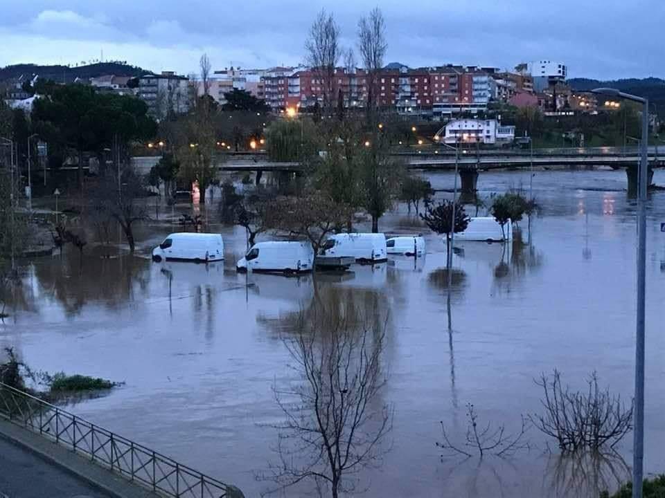 Douro galga margens no Pinhão e atinge bares