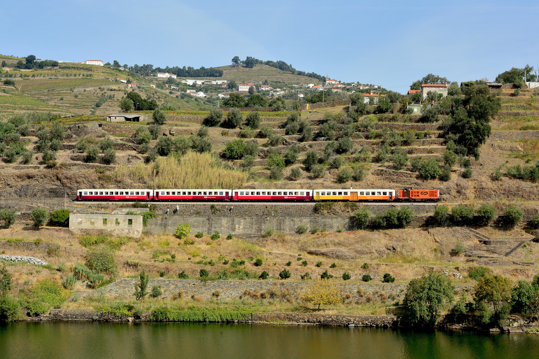 IP repara barreiras de proteção à Linha do Douro em Sabrosa