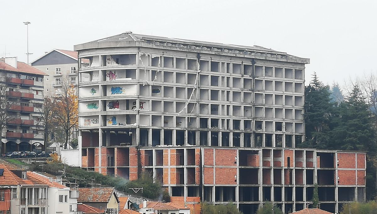 BE questiona a Câmara de Vila Real sobre o inacabado hotel do parque