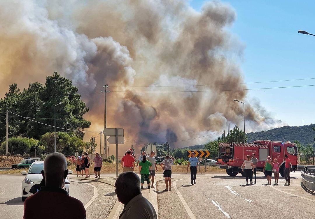 Autoestrada 4 cortada entre os nós do Pópulo e Justes