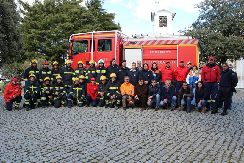 Bombeiro suspeito de fogos sujeito a apresentações diárias