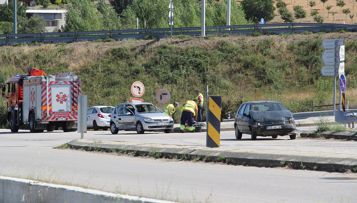 Acidente no nó do IP4 provoca seis feridos 