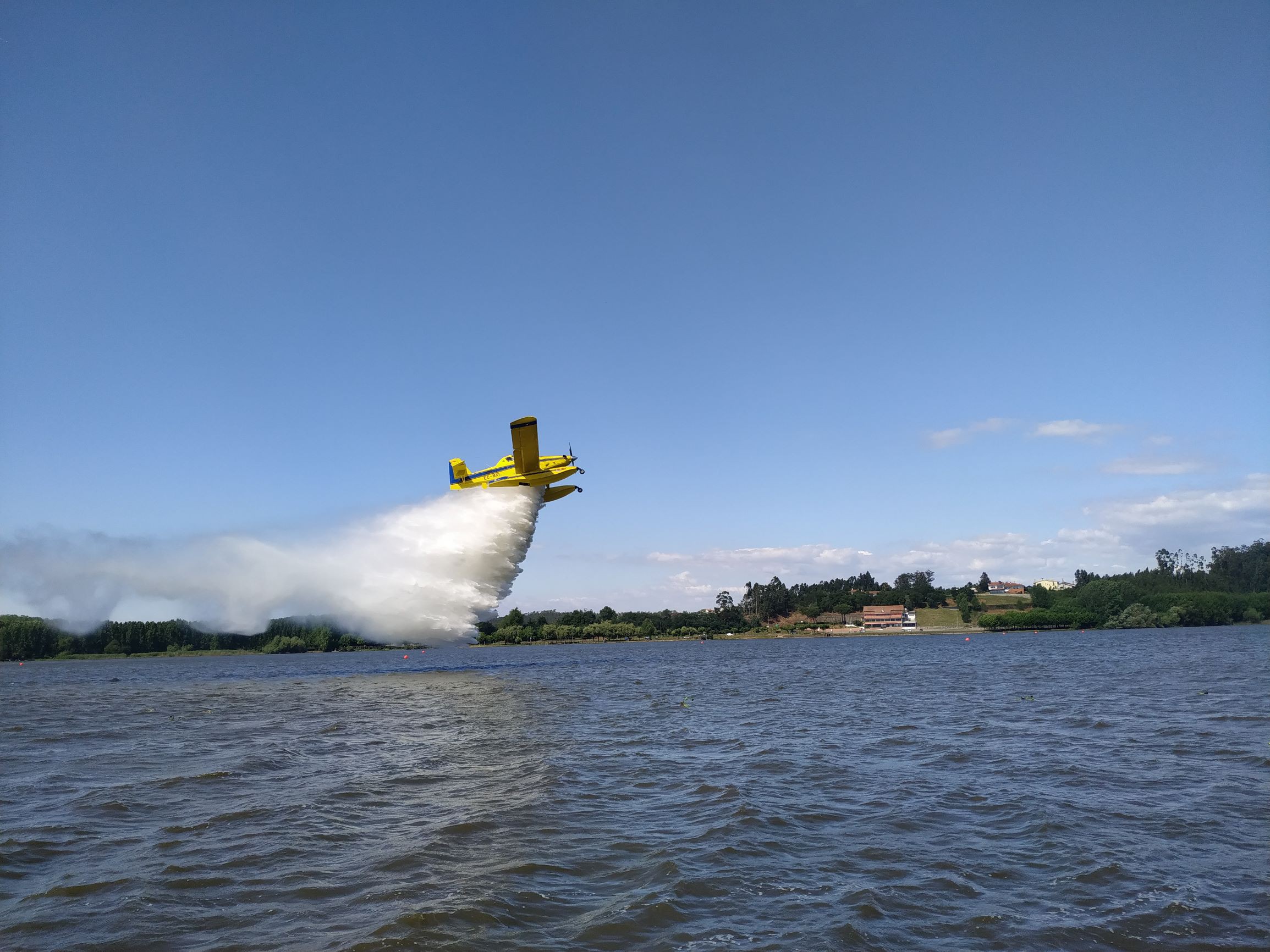 Avião que estava no combate aos fogos caiu na região de Foz Coa 