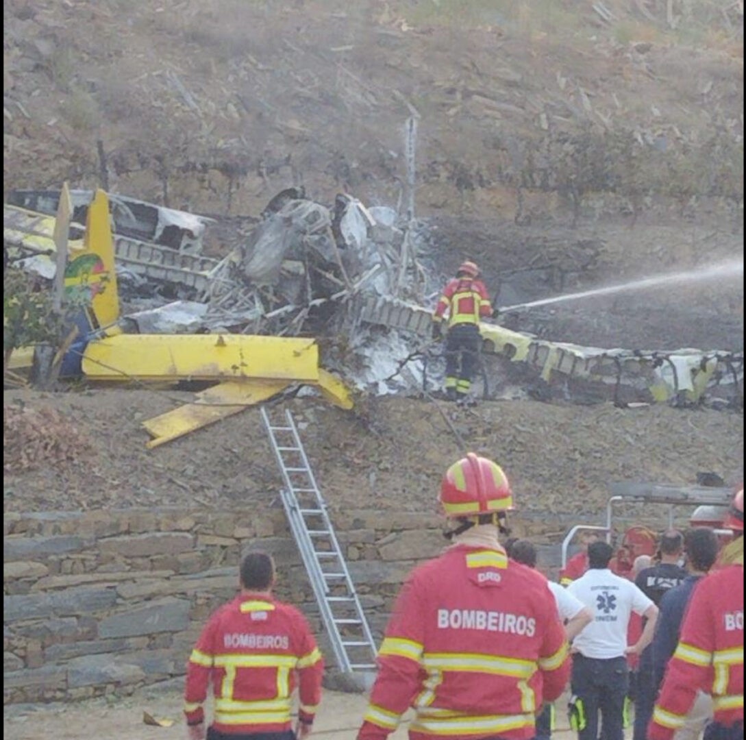 Avião que estava no combate aos fogos caiu na região de Foz Coa 