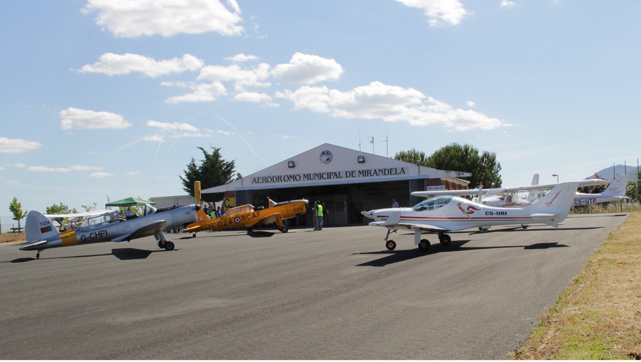Aviões parqueados em Vila Real reposicionados em Mirandela