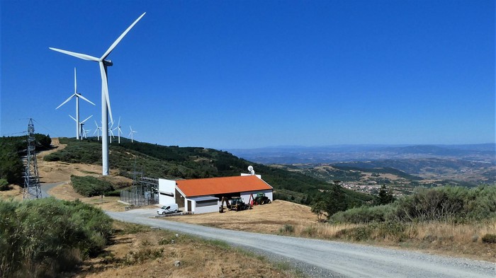 Trabalhos de manutenção na linha electrica no Parque Eólico de Bornes