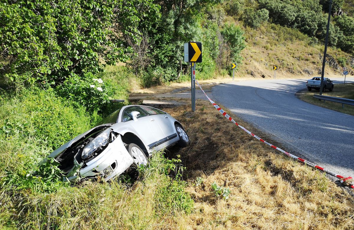 Viatura despista-se na estrada Bragança Portelo