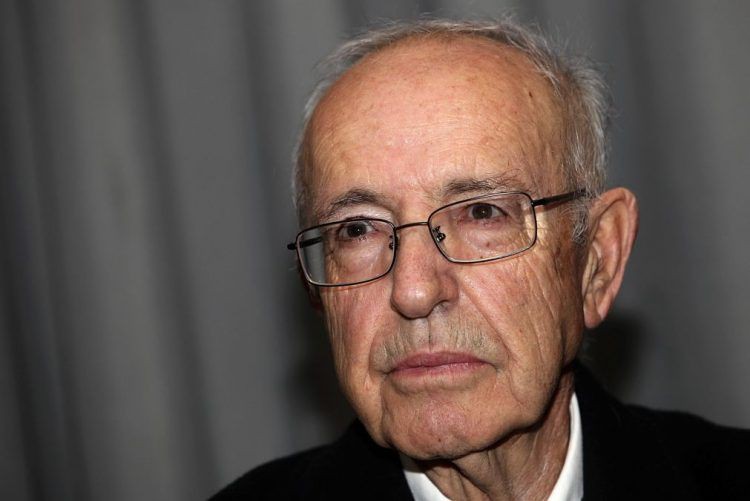 António Borges Coelho distinguido com Medalha de Mérito Cultural