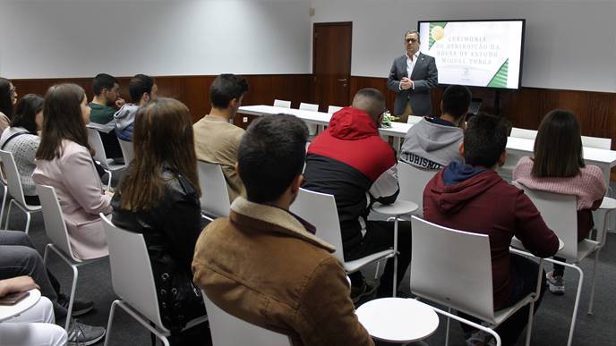 Município de Sabrosa entregou 25 bolsas de estudos