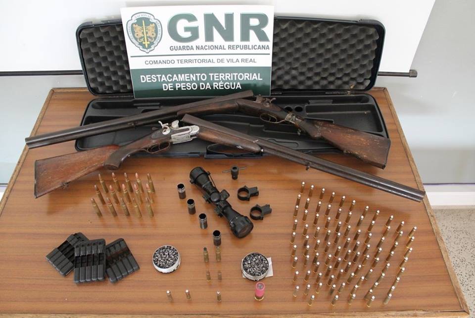 GNR deteve dois suspeitos por detenção e tráfico de armas