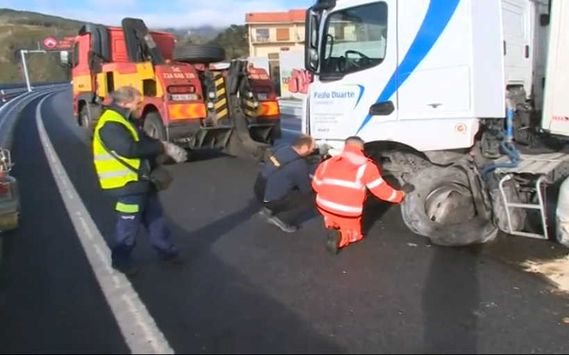 Despiste de camião obriga a corte da A4 entre Vila Real e Amarante