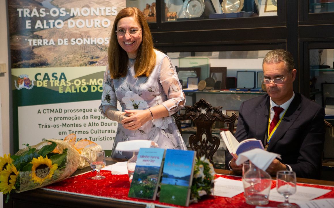 Teresa Ferreira apresenta dois livros na Casa de Trás-os-Montes