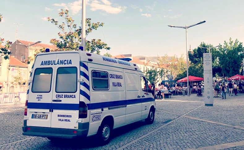 Ambulância danificada em acidente com ovelhas no IP4