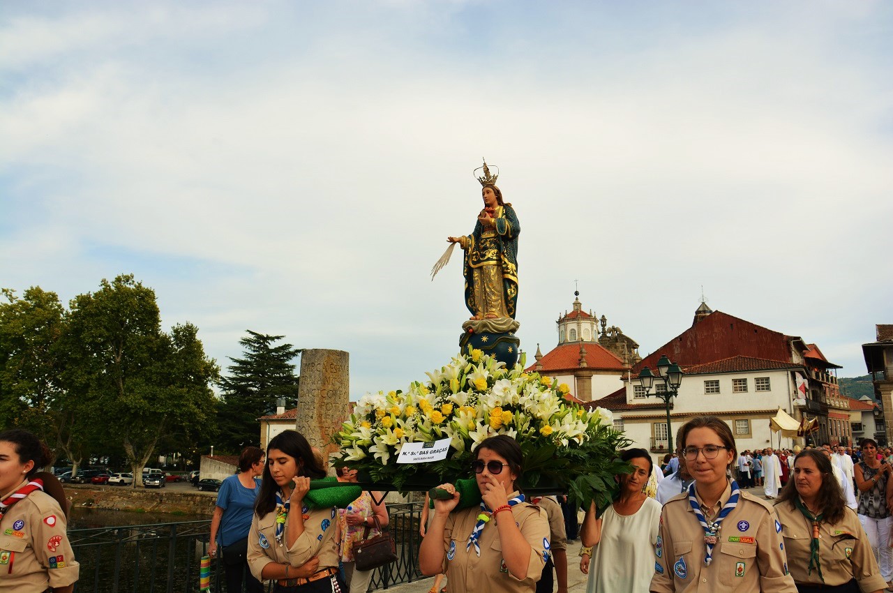 Festividades religiosas levam milhares de fiéis a Chaves