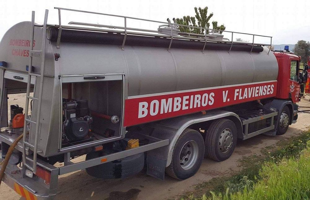 Bombeiros abastecem aldeia em Chaves devido a redução de água de nascente