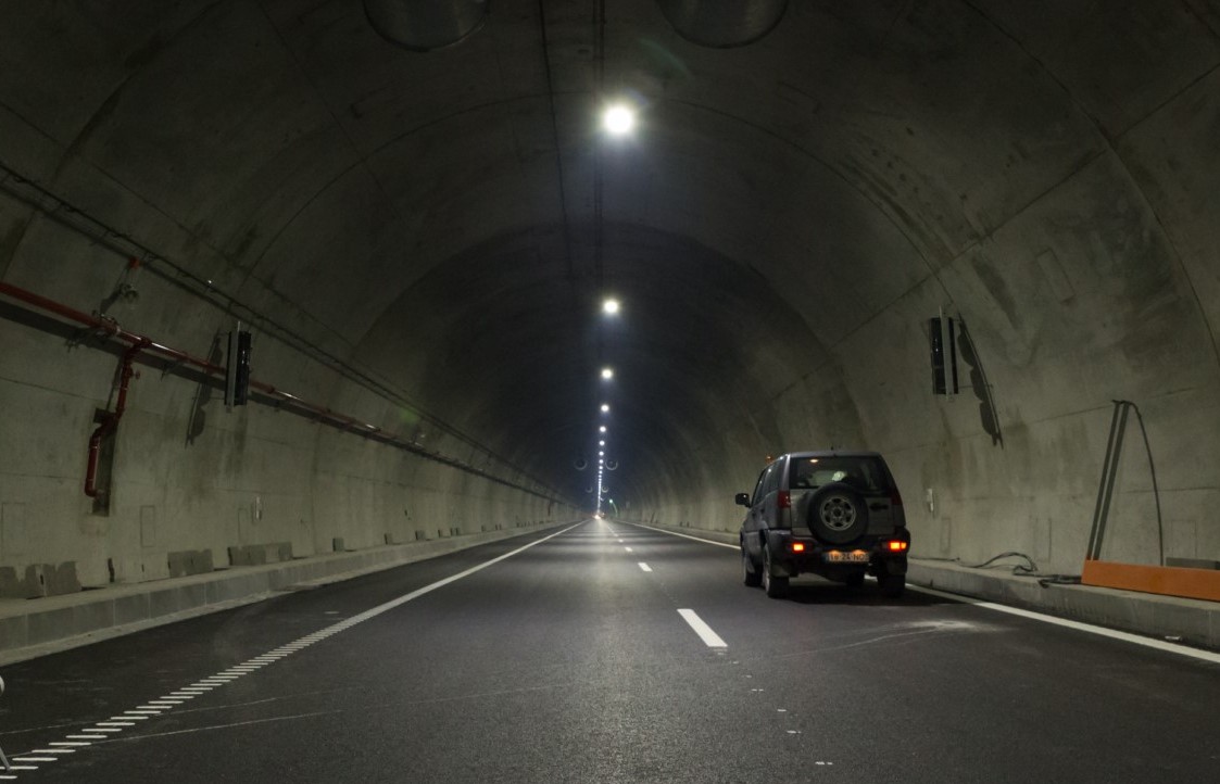 Acidente com ambulância junto ao Túnel do Marão. A4 está cortada