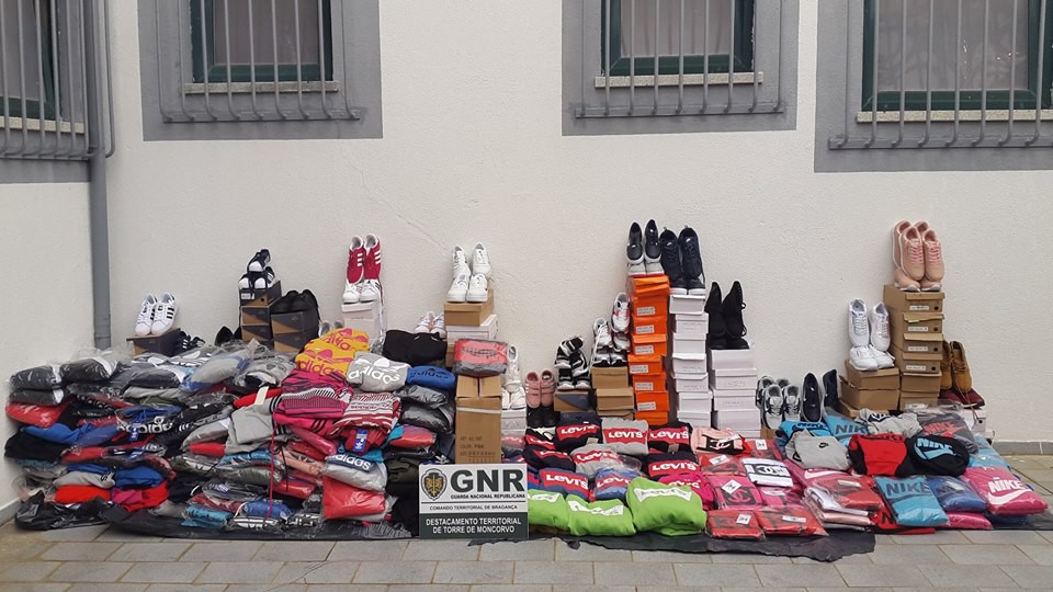 Cinco detidos por venda de material contrafeito
