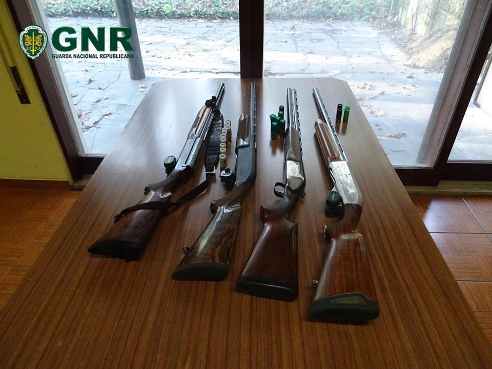GNR deteve dois homens de 47 e 59 anos por crime de caça.