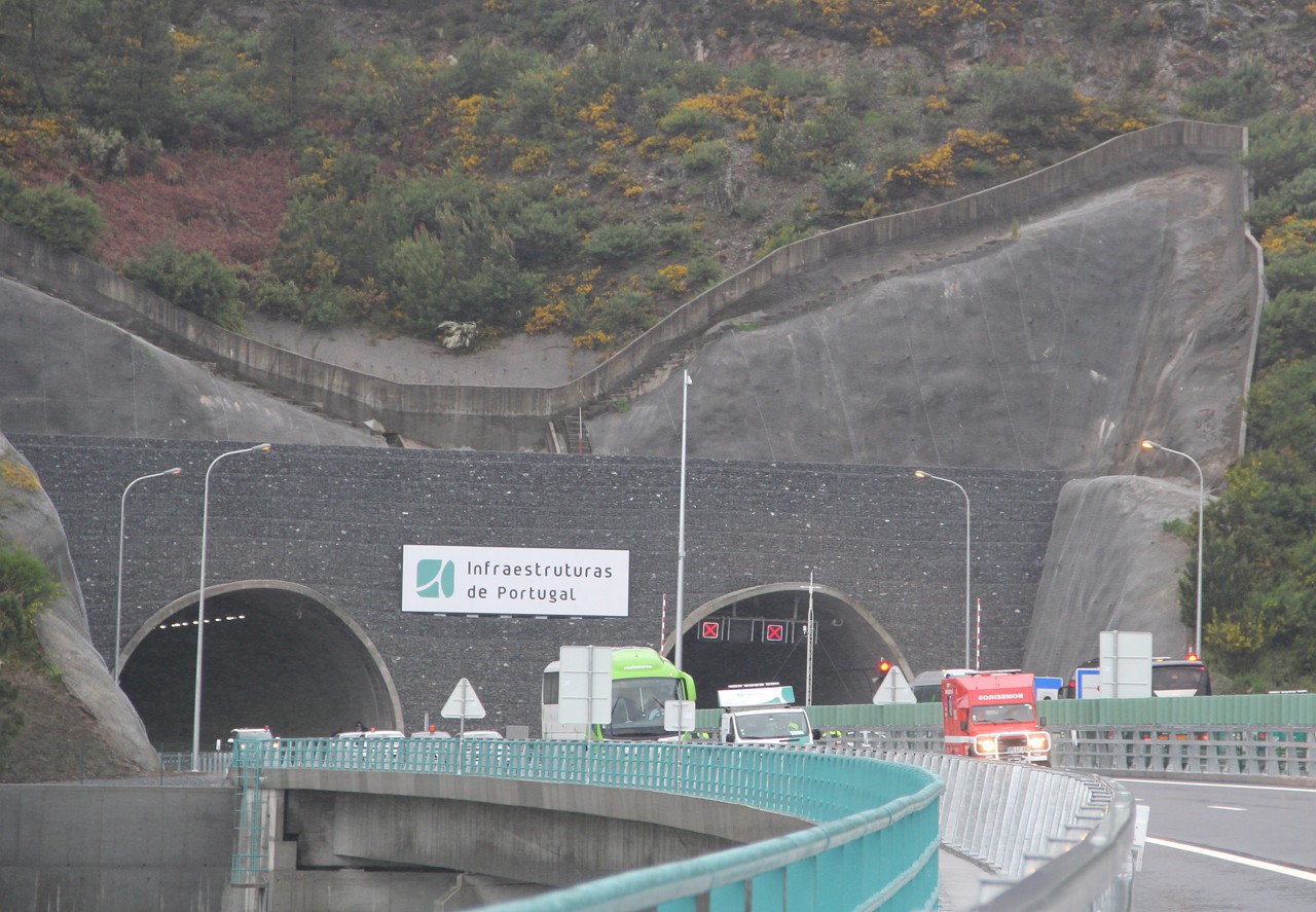 Túnel do Marão encerrado devido a incêndio numa viatura ligeira