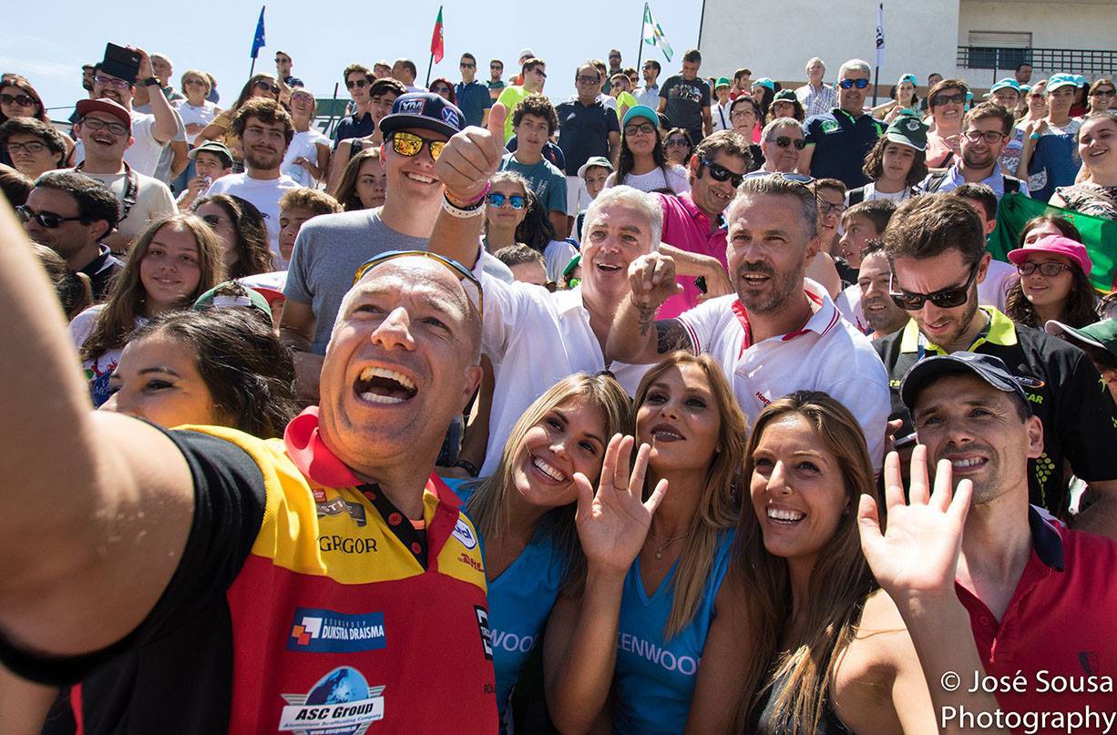 Tiago Monteiro sai de Vila Real como líder do WTCC