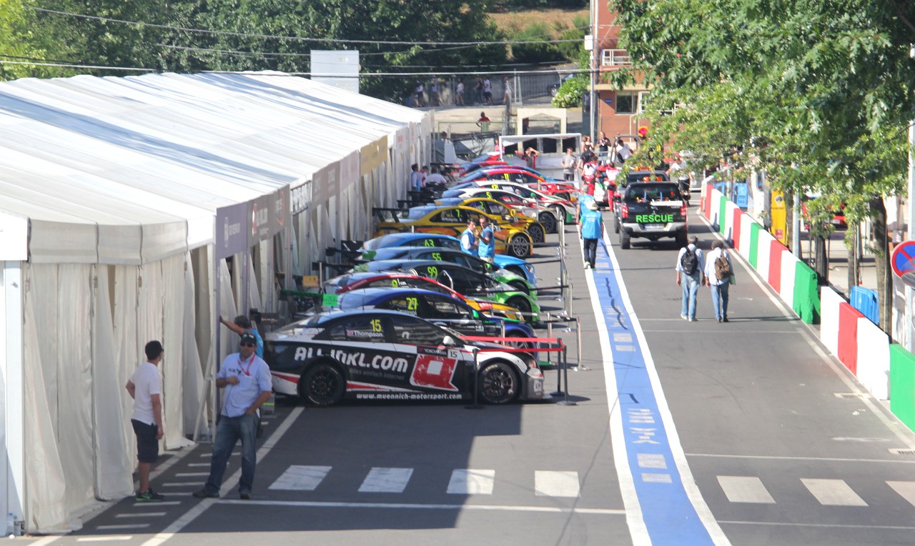 Michelisz na 'pole' no WTCC em Vila Real, Tiago Monteiro na segunda linha