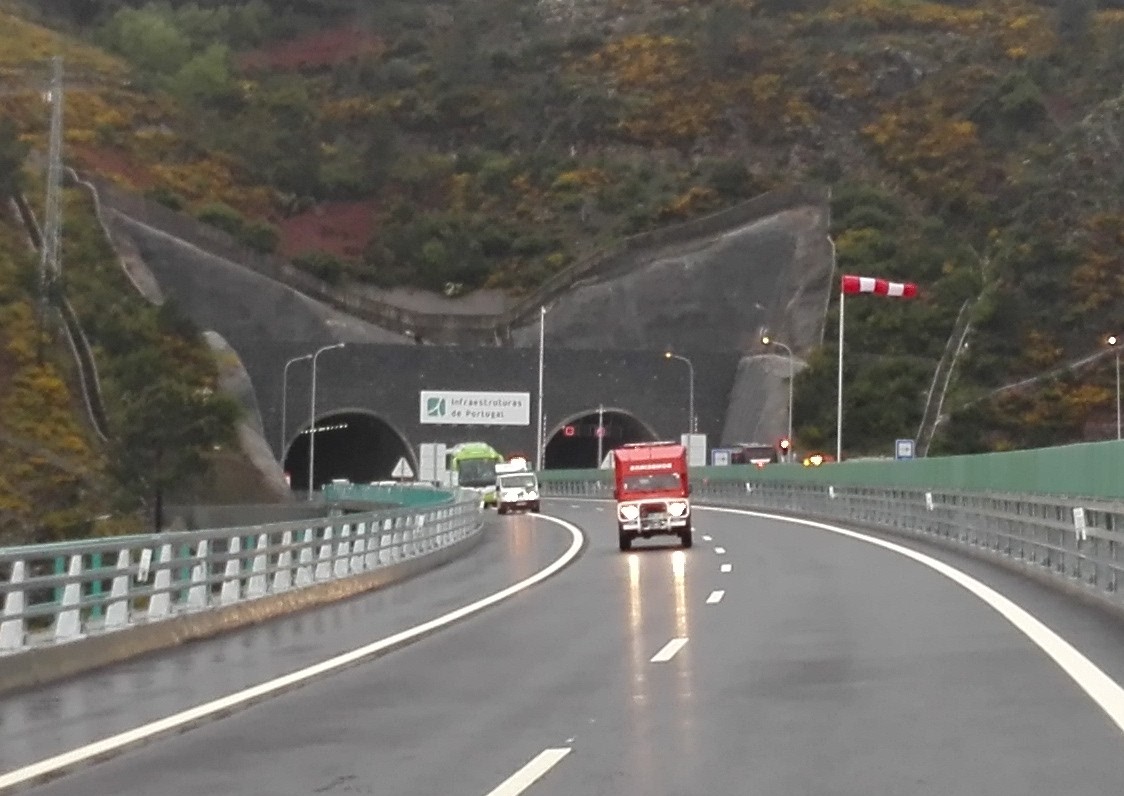 Autocarro em chamas no túnel do Marão. Não há registo de vítima