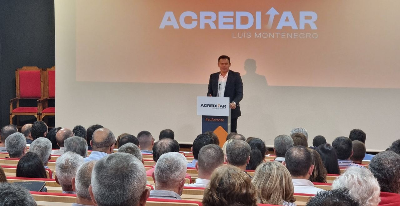 Luís Montenegro diz que continua a defender referendo sobre a eutanásia