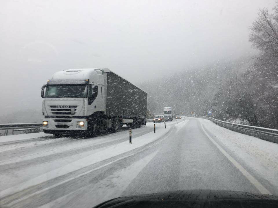 Neve causa constrangimentos nas estradas do distrito de Vila Real