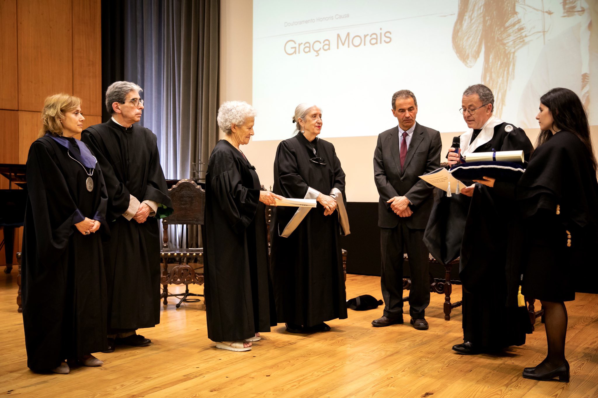 Pintora Graça Morais feliz com ‘honoris causa’ da universidade da sua região