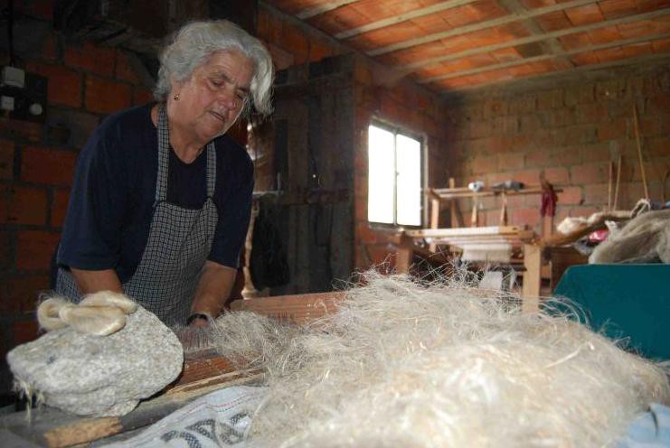 Com poucas tecedeiras no ativo aldeia de Vila Real recria o ciclo do linho