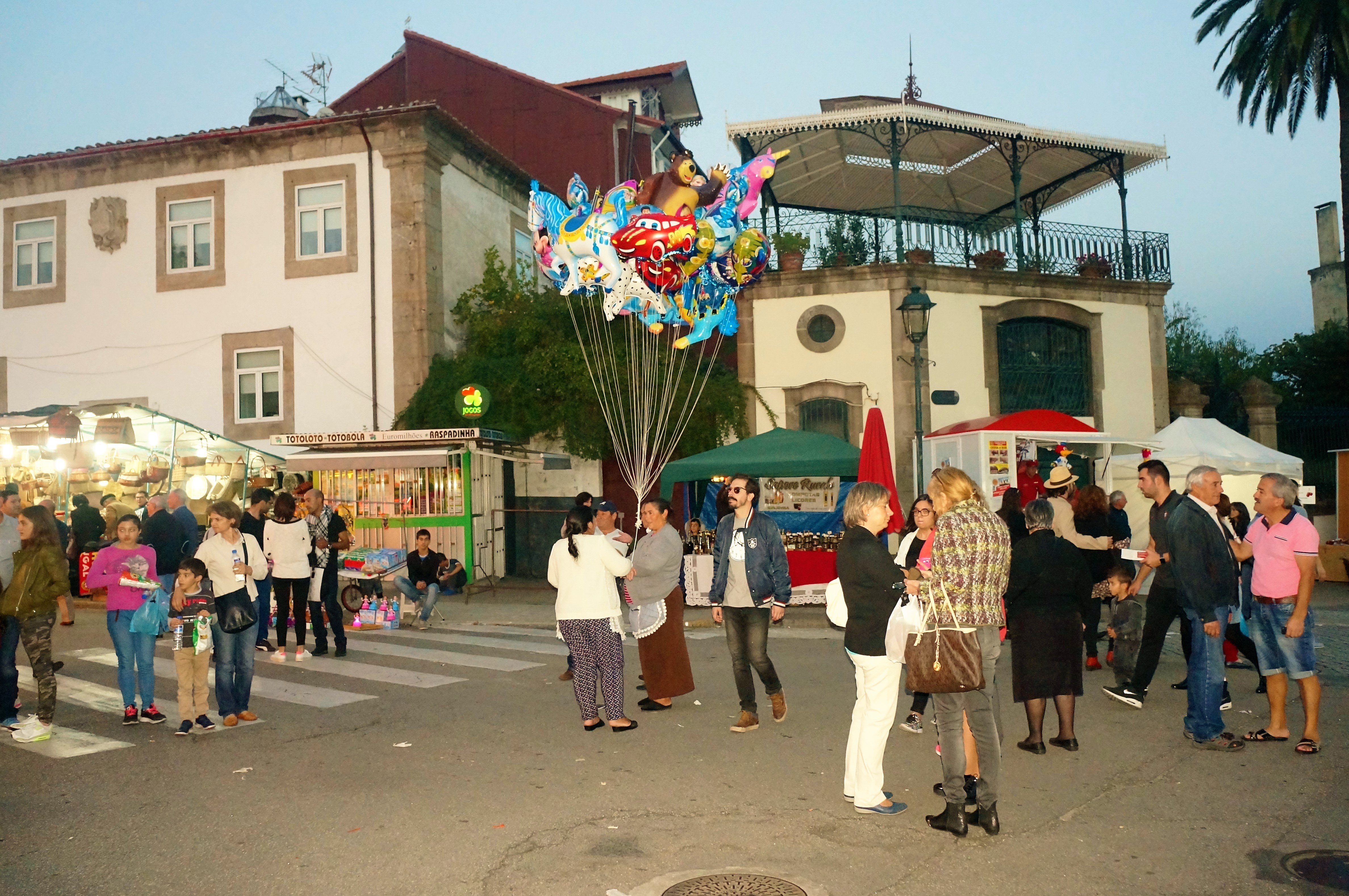 Estimados 120 mil visitantes na Feira dos Santos