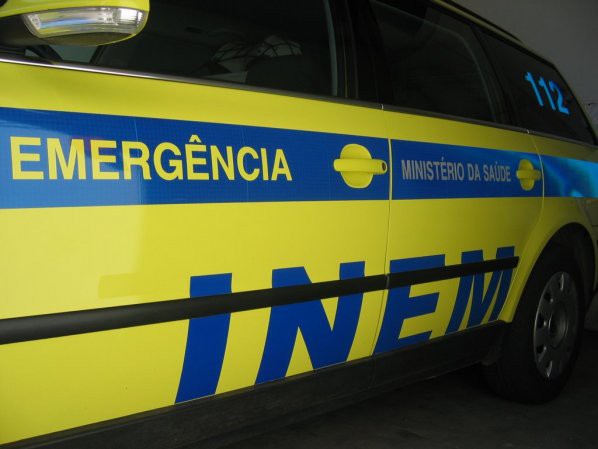 Homem cai de carro no riacho de S. Vicente