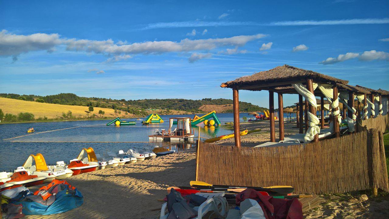 Excelência das praias da Albufeira do Azibo volta a ser distinguida com Bandeira Azul